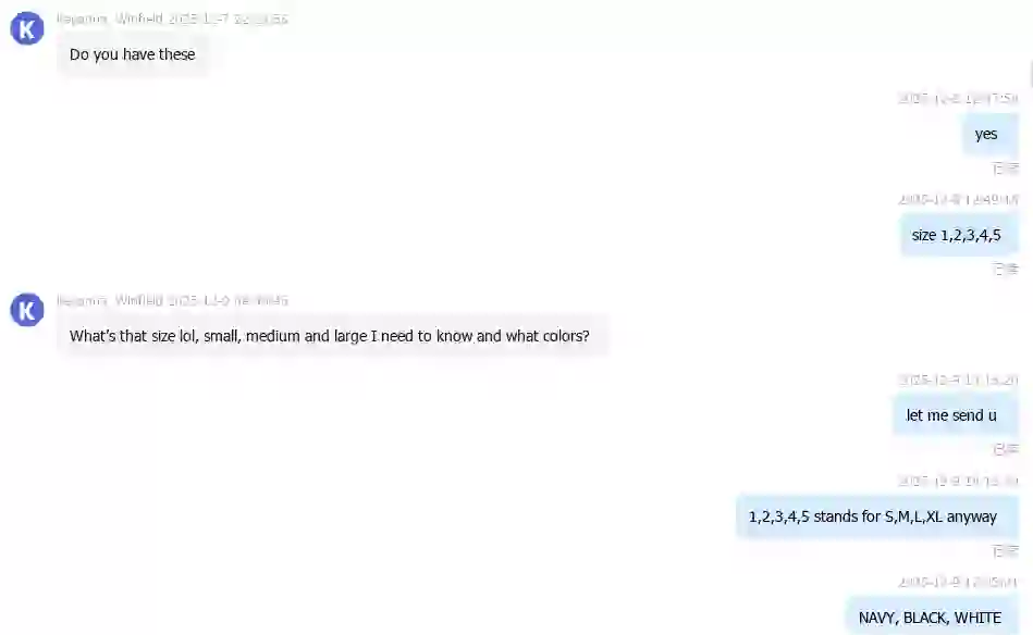 Chat screenshot showing Mavo clarifying product details with a customer: confirming stock availability, explaining size codes (1-5 = S-M-L-XL), and listing available colors (navy, black, white)